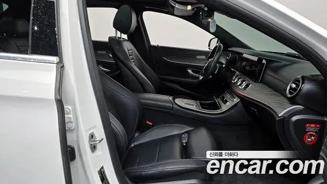 Mercedes-Benz E-Class 2020 — Photo 18/34