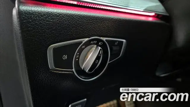 Mercedes-Benz E-Class 2020 — Photo 14/34