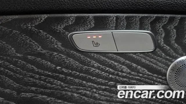 Mercedes-Benz E-Class 2020 — Photo 15/34