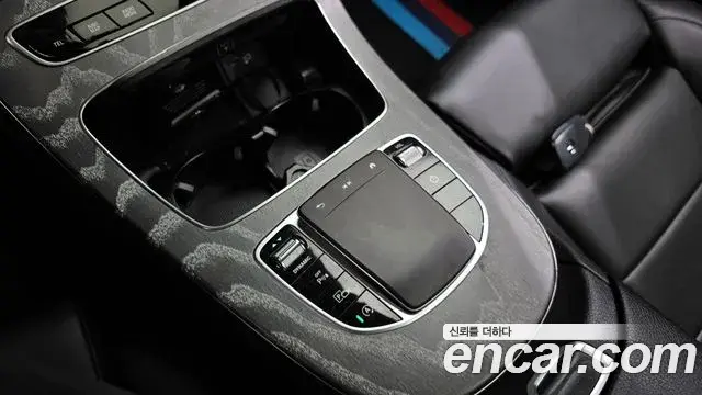 Mercedes-Benz E-Class 2020 — Photo 4/34