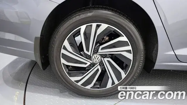 Volkswagen Jetta 2021 — ფოტო 4/34