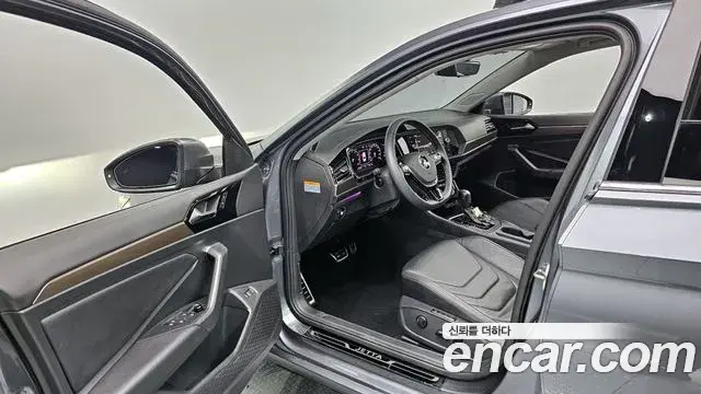 Volkswagen Jetta 2021 — ფოტო 23/34