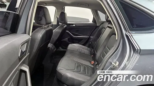 Volkswagen Jetta 2021 — ფოტო 24/34