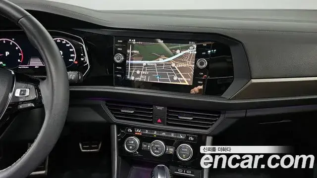 Volkswagen Jetta 2021 — ფოტო 32/34