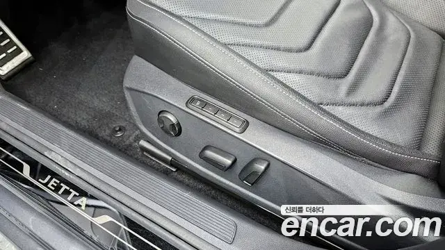 Volkswagen Jetta 2021 — ფოტო 6/34