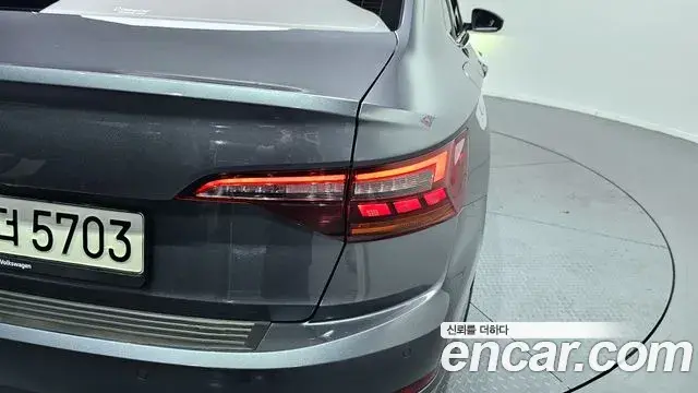 Volkswagen Jetta 2021 — ფოტო 27/34