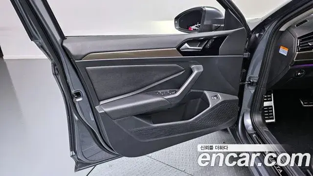 Volkswagen Jetta 2021 — ფოტო 31/34