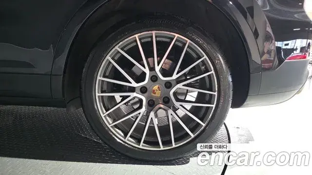 Porsche Cayenne 2020 — Şəkil 22/41