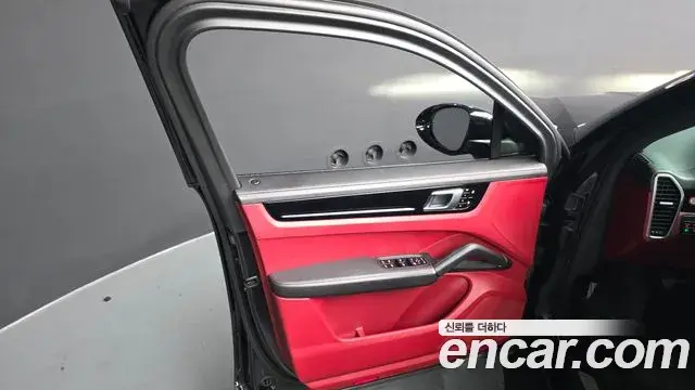 Porsche Cayenne 2020 — Şəkil 24/41