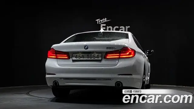 BMW 5 Series 2019 — Şəkil 17/20