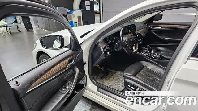 BMW 5 Series 2019 — Şəkil 11/20