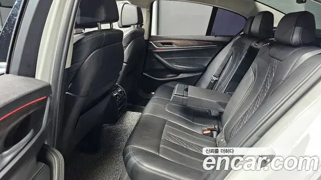 BMW 5 Series 2019 — Şəkil 14/20