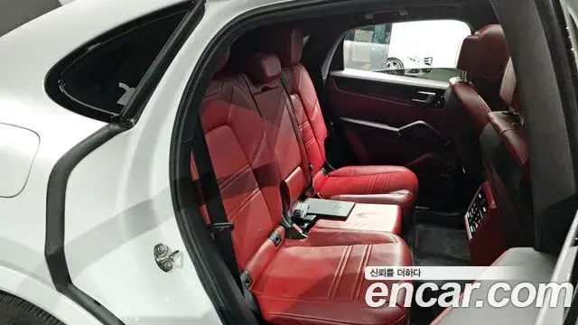 Porsche Cayenne 2020 — Photo 11/20