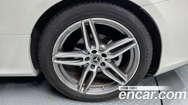 Mercedes-Benz E-Class 2018 — Şəkil 5/36
