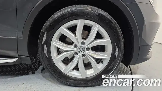 Volkswagen Tiguan 2018 — Şəkil 9/33