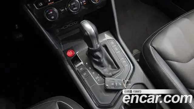Volkswagen Tiguan 2018 — Şəkil 30/33