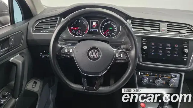 Volkswagen Tiguan 2018 — Şəkil 14/33