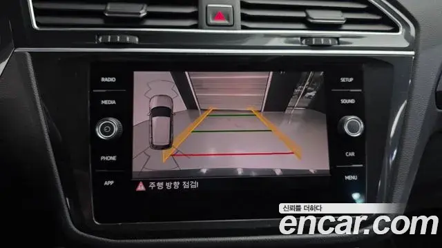 Volkswagen Tiguan 2018 — Şəkil 25/33