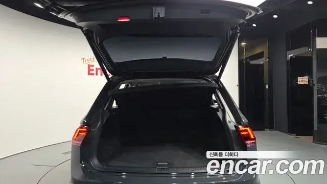 Volkswagen Tiguan 2018 — Şəkil 8/33
