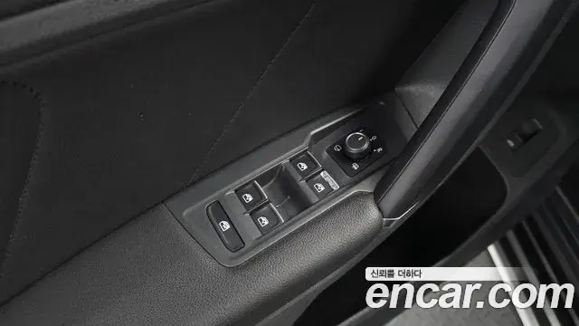 Volkswagen Tiguan 2018 — Şəkil 19/33