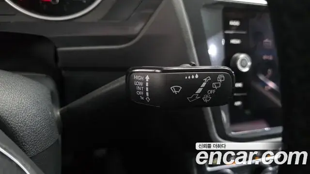 Volkswagen Tiguan 2018 — Şəkil 29/33