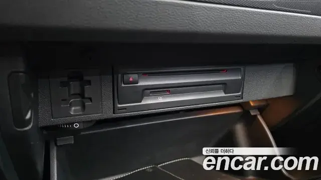 Volkswagen Tiguan 2018 — Şəkil 32/33