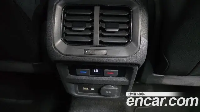 Volkswagen Tiguan 2018 — Şəkil 24/33
