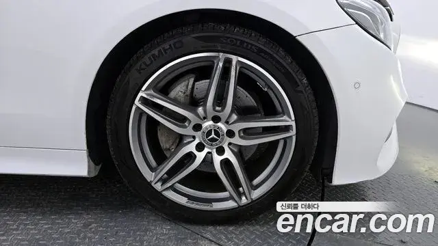 Mercedes-Benz E-Class 2019 — Şəkil 18/31