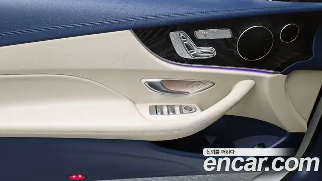 Mercedes-Benz E-Class 2019 — Şəkil 30/31