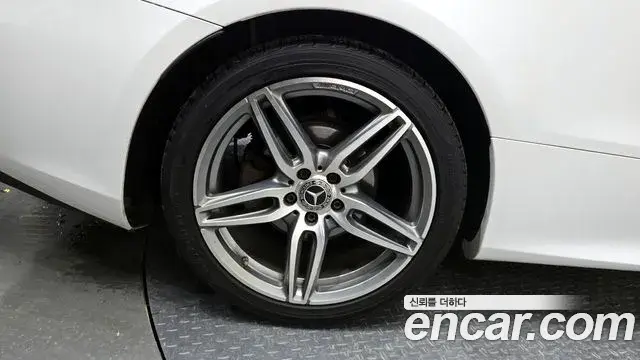 Mercedes-Benz E-Class 2019 — Şəkil 21/31