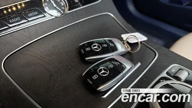 Mercedes-Benz E-Class 2019 — Şəkil 29/31