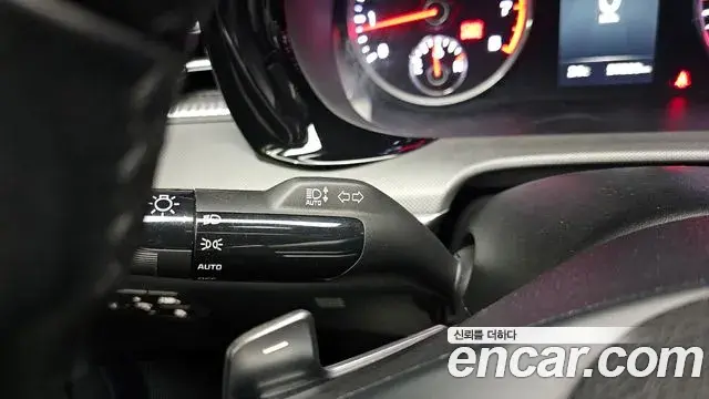Kia K5 2023 — ფოტო 23/32