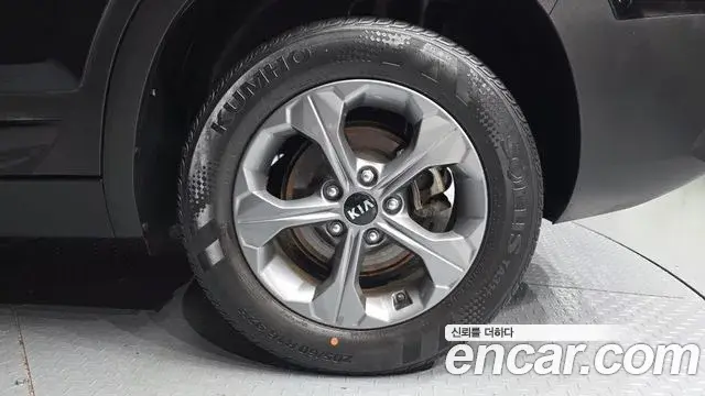 Kia Seltos 2020 — ფოტო 17/32