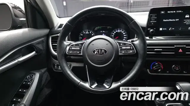 Kia Seltos 2020 — ფოტო 18/32