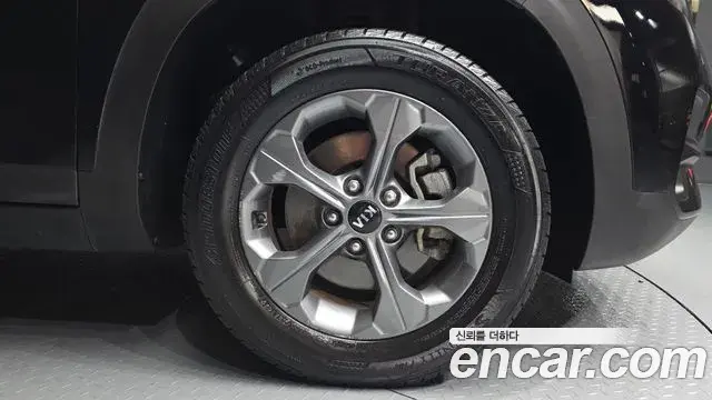 Kia Seltos 2020 — ფოტო 21/32