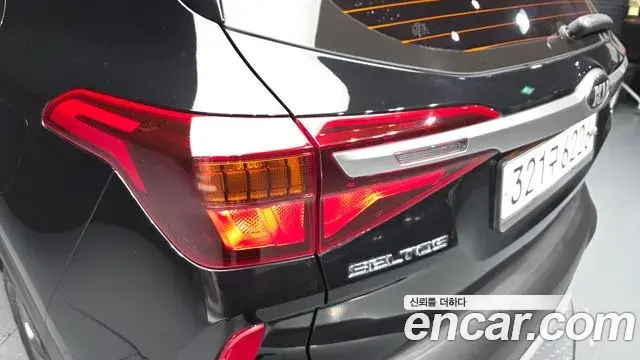 Kia Seltos 2020 — ფოტო 28/32