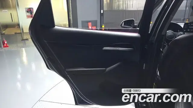 Kia Seltos 2020 — ფოტო 11/32
