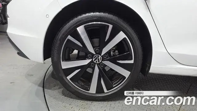 Volkswagen Golf 2025 — ფოტო 20/32