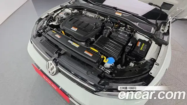 Volkswagen Golf 2025 — ფოტო 9/32