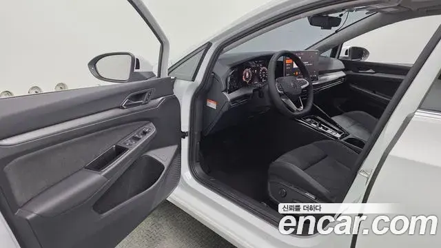Volkswagen Golf 2025 — ფოტო 1/32