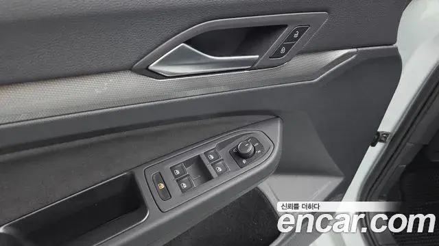 Volkswagen Golf 2025 — ფოტო 17/32