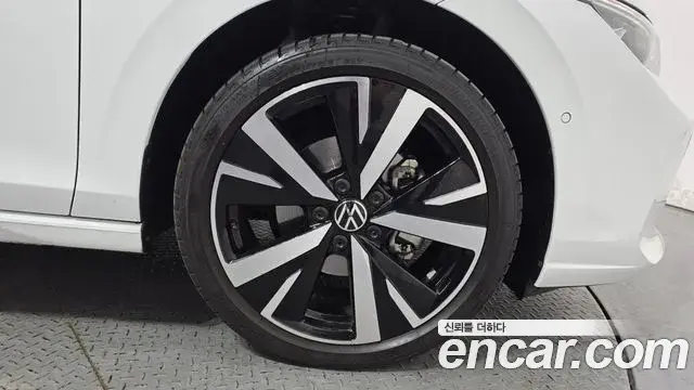 Volkswagen Golf 2025 — ფოტო 26/32