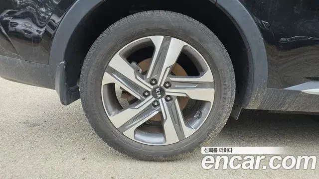 Kia Sorento 2021 — Фото 5/20