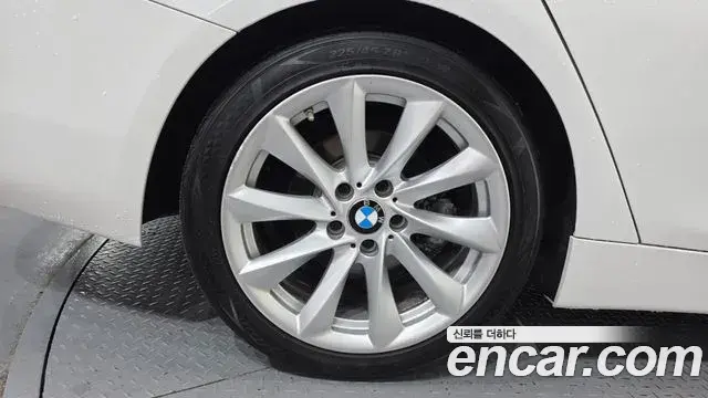 BMW 4 Series 2019 — Photo 32/35