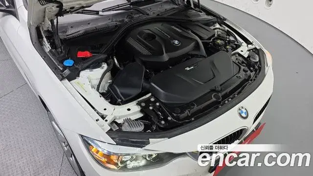 BMW 4 Series 2019 — Photo 17/35