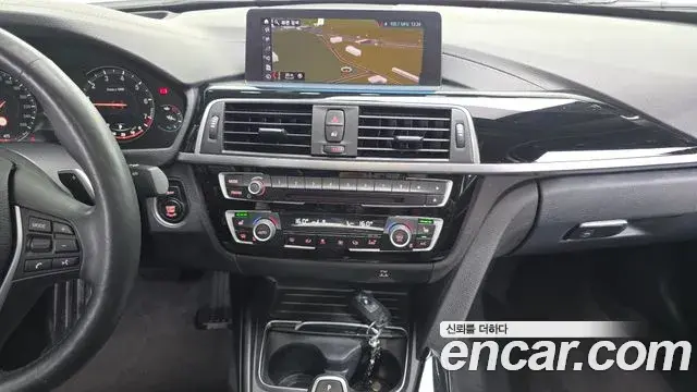 BMW 4 Series 2019 — Photo 19/35