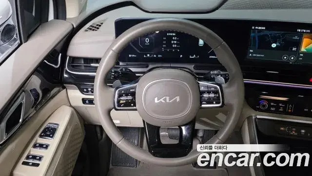 Kia Carnival 2024 — ფოტო 14/20