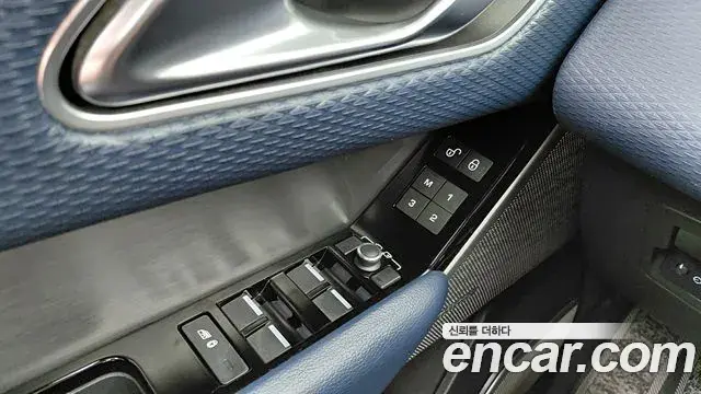 Land Rover Range Rover Velar 2019 — ფოტო 6/20