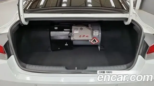 Hyundai The New Avante Hybrid 2022 — ფოტო 3/18