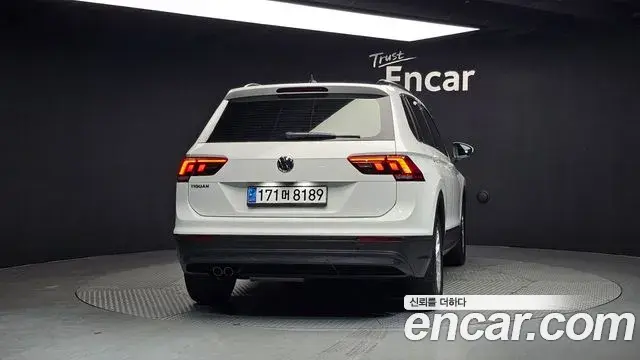 Volkswagen Tiguan 2018 — Şəkil 17/20